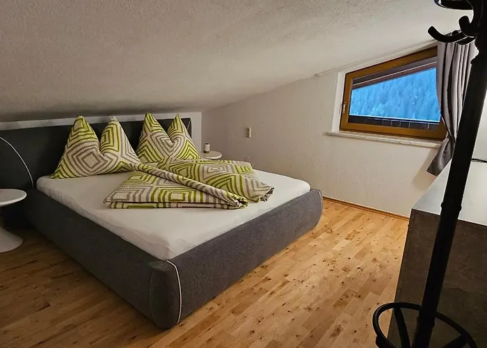 Schranz Lejlighed Flirsch